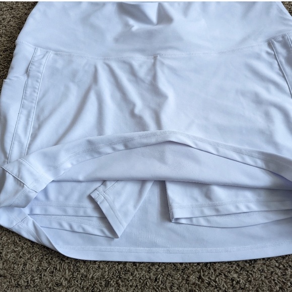 Skea Blissful Skort White - Picture 2 of 4